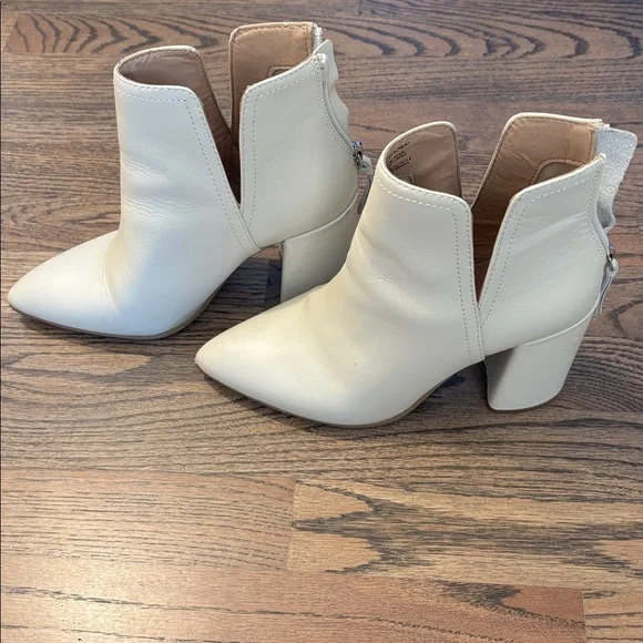 Steve Madden Women's Elegant Cream Booties - Picture 4 of 8